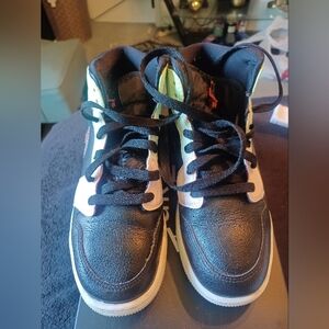 Girl shoes size 5 and 5 1/2